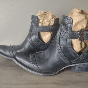 Lane Boots Cahoots - size 8 - black leather ankle booties - EUC